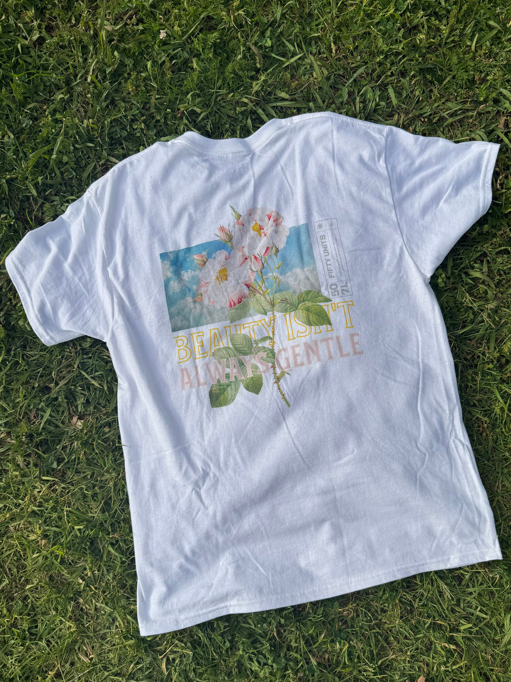 Camiseta Beauty Isn't Always Gentle Regular Fit Unisex | FIFTY UNITS