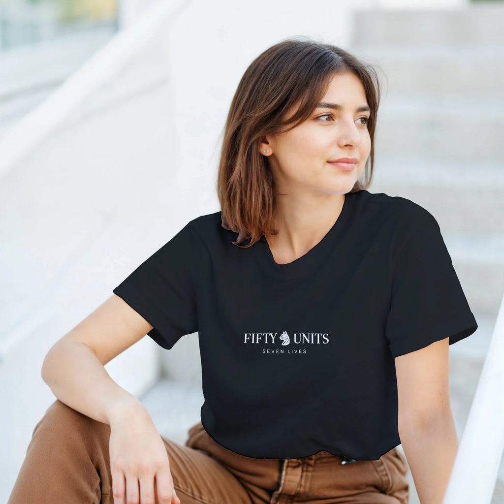look casual con camiseta colaboración fifty units - mujer