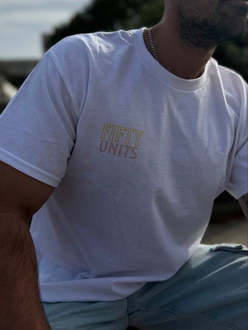 Camiseta Beauty Isn't Always Gentle Regular Fit Unisex | FIFTY UNITS