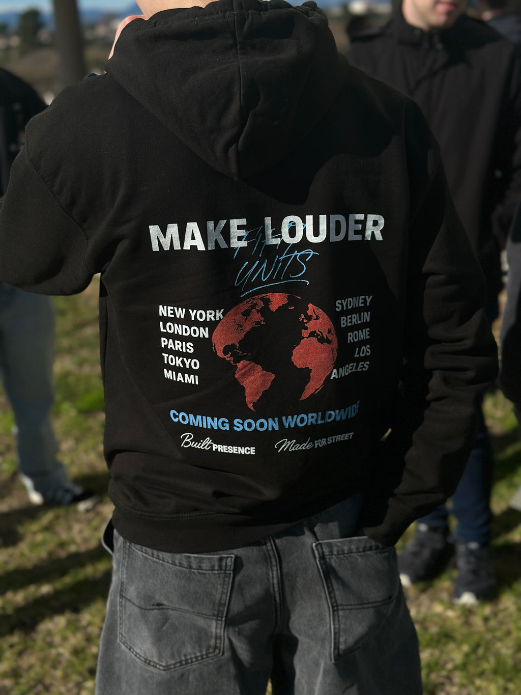 Hoodie ‘WorldWide’ – FIFTY UNITS
