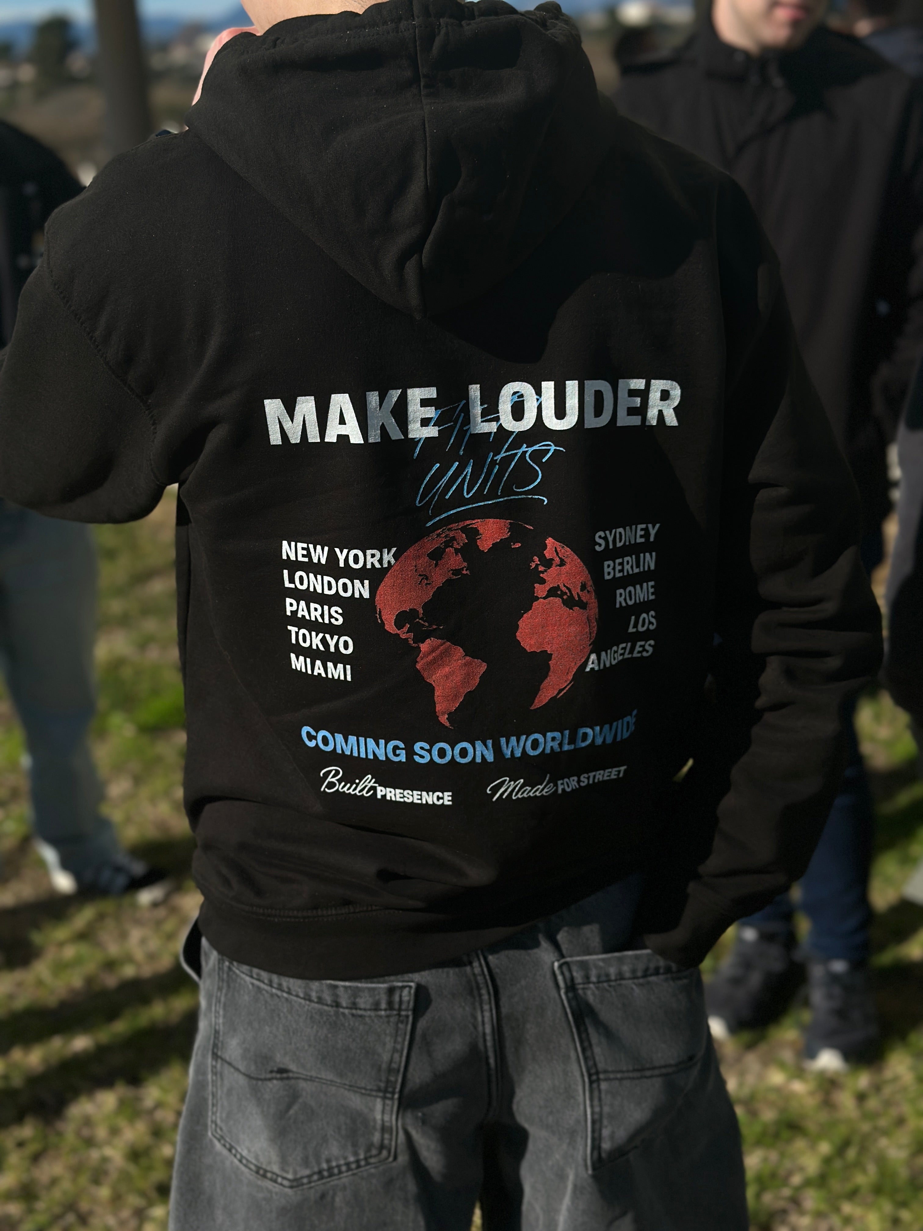 Hoodie ‘WorldWide’ – FIFTY UNITS