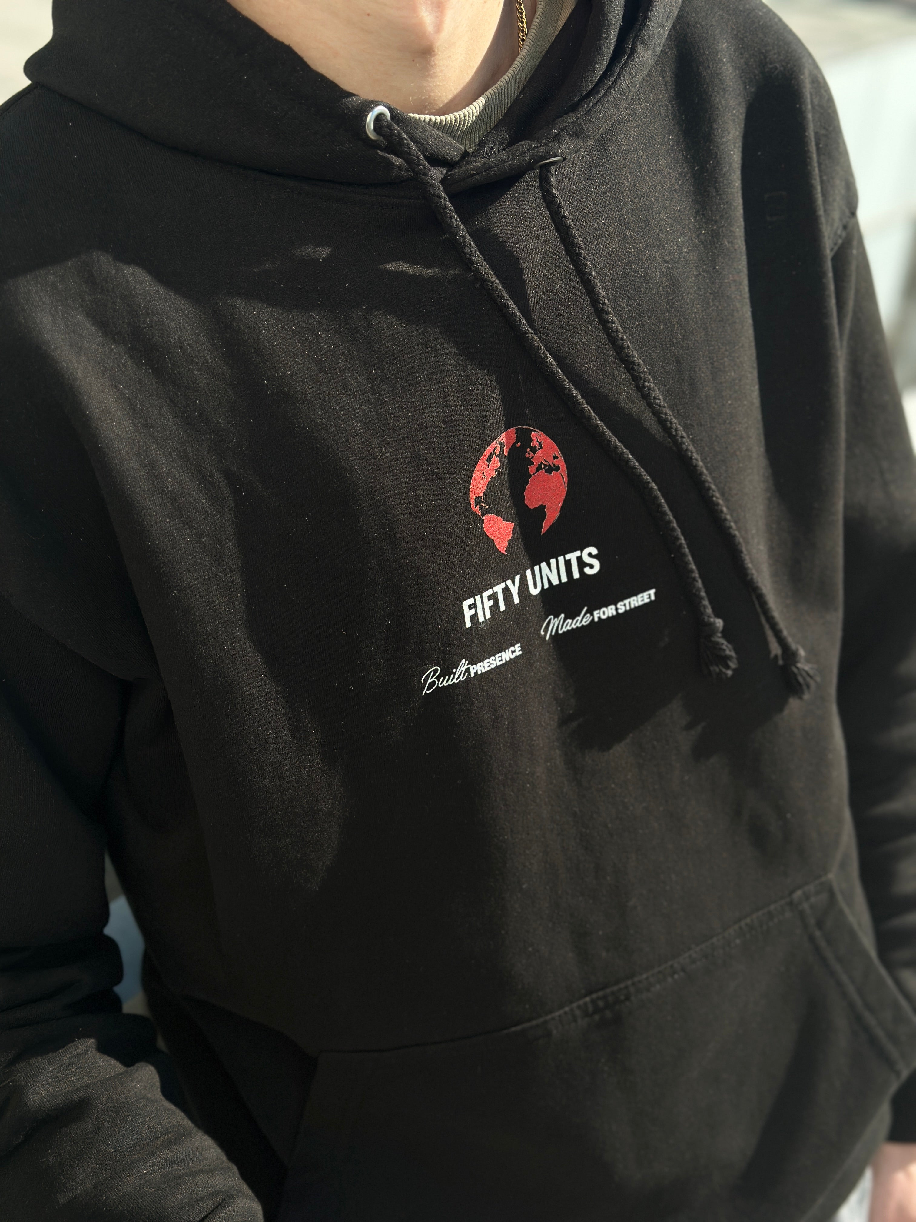 Hoodie ‘WorldWide’ – FIFTY UNITS