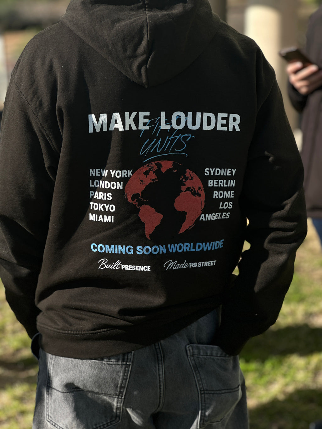 Hoodie ‘WorldWide’ – FIFTY UNITS