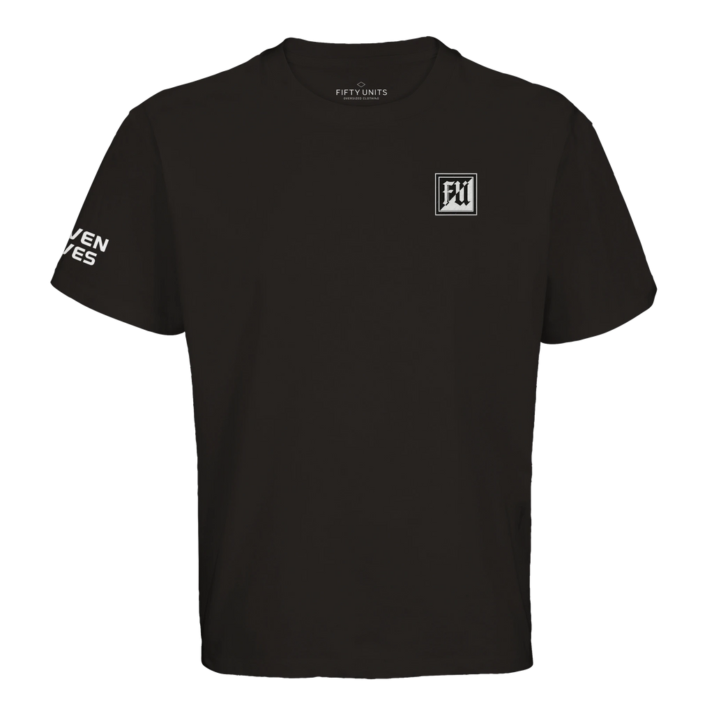 detalle logo squad camiseta oversize negra