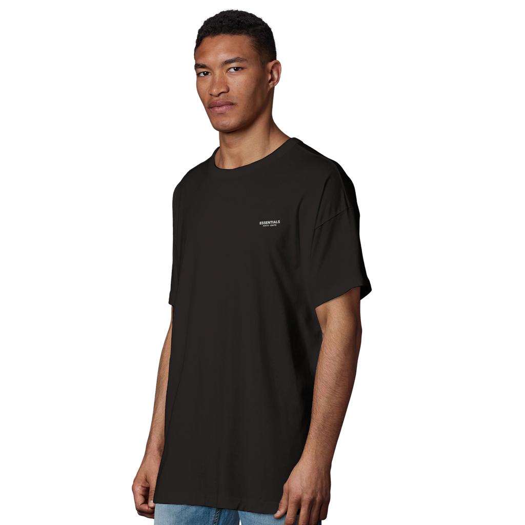 look urbano con camiseta oversize essentials